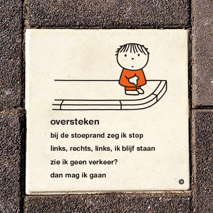 Dick Bruna van nijntje stoeptegel verkeerseducatie verkeersles thema verkeer  met afbeelding joep gele paal om schoolzone en schoolomgeving mee aan te duiden en markeren ronde venen kinderen en verkeersveiligheid veilige schoolomgeving oversteken