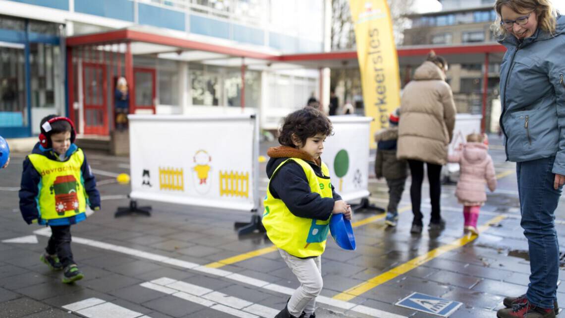 Oversteekles met de Dick Bruna oefenstraat gemeente Den Haag