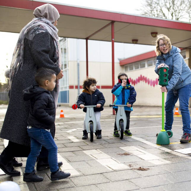 Oversteekles Dick Bruna oefenstraat in gemeente Den Haag bij peuterspeelzaal de Speelgaarde