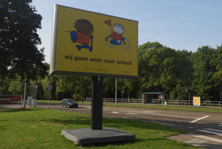 campagne wij gaan weer naar school gemeente rijswijk voor meer verkeersveiligheid in de schoolomgeving ook wel schoolzone genoemd bij de start van het schooljaar als de scholen weer beginnen