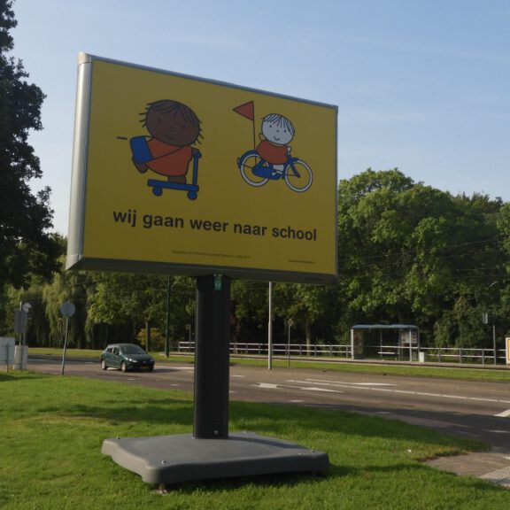 Dick Bruna campagne 'wij gaan weer naar school' bekend van nijntje. Verkeersveiligheid kinderen in gemeente Rijswijk