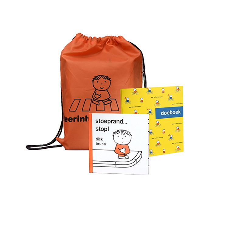 verteltasje dick bruna van nijntje voor thuis voor verkeersveiligheid en verkeerseducatie voor thuis om met ouders verkeersregels te oefenen voor kleuters en peuters een voorleesboekje met handige tips en een leuk oranje rugzakje met een oefenboek 