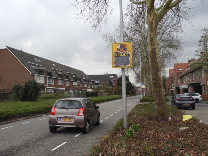 Dick Bruna snelheidsmeter, -display geeft automobilist de snelheid aan en zorgt voor verkeersveiligheid in woonwijk of schoolzone met veel kinderen.