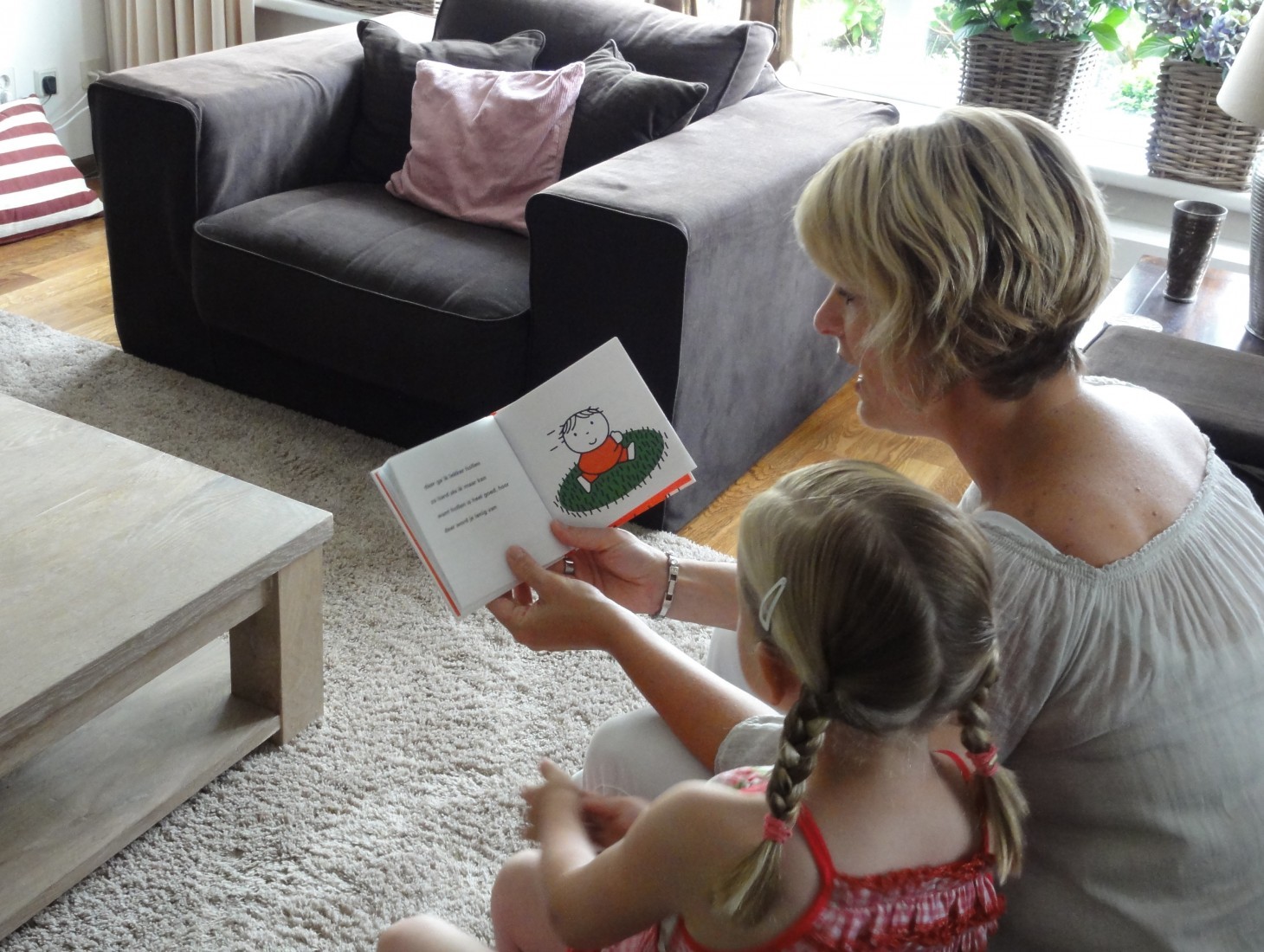 Ouderbetrokkenheid van groot belang bij verkeerseducatie. Ouders geven goede voorbeeld en oefenen met kinderen verkeersregels met Dick Bruna kleurplaten, liedjes, boekjes en memory.